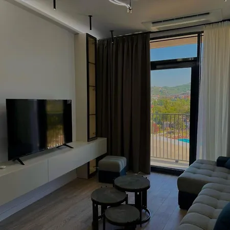 Serenity's * Tirana